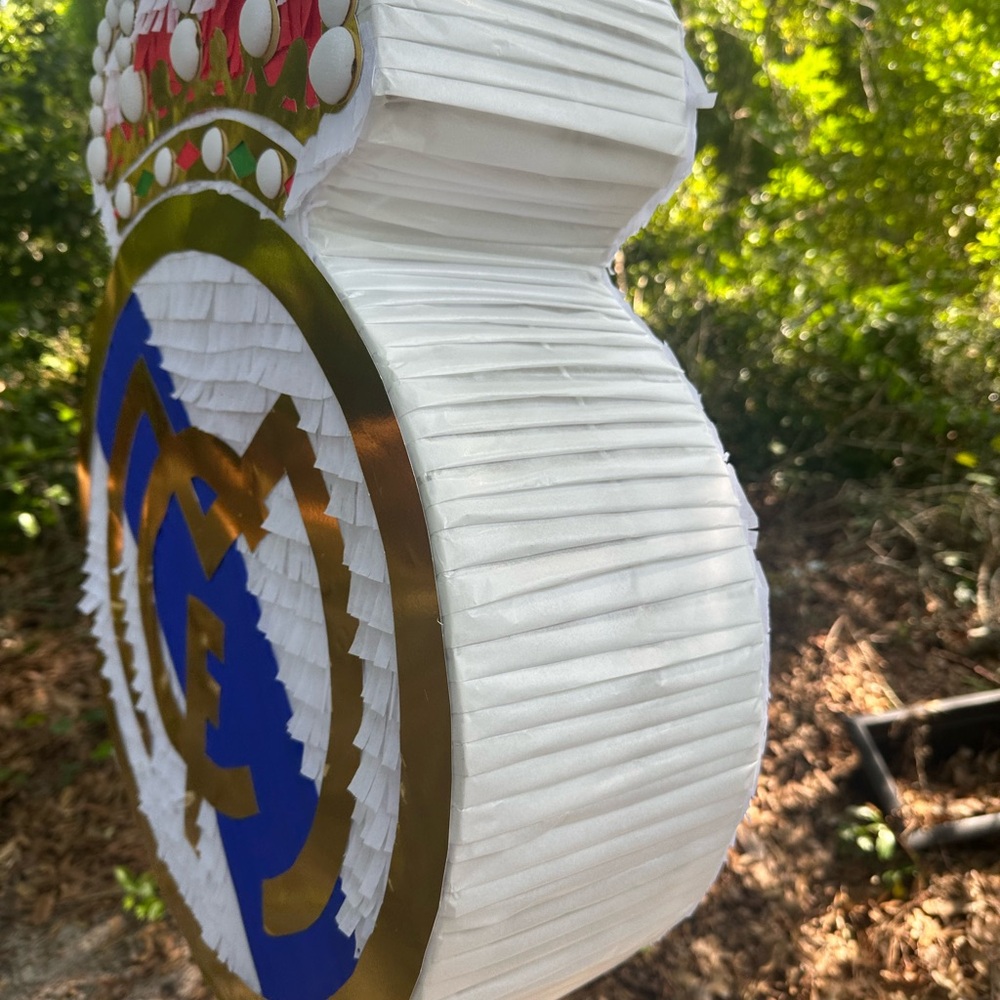 Real Madrid piñata - Picture 5 of 5